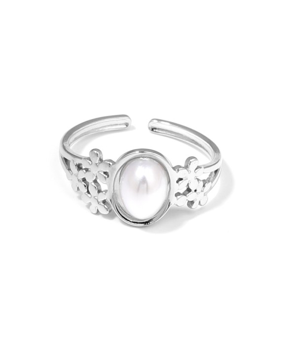 Anillo plateado con diseño de flores y piedra...