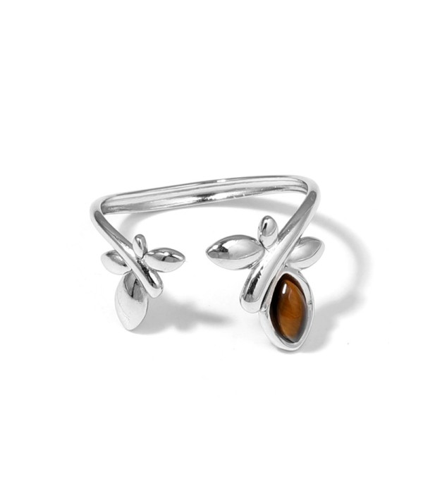 Anillo plateado con diseño de hojas y piedra...