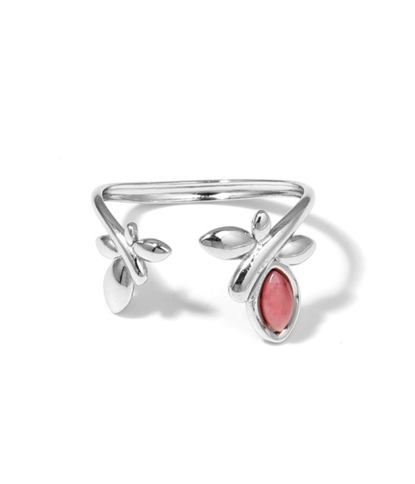 Anillo plateado con diseño de hojas y piedra ovalada