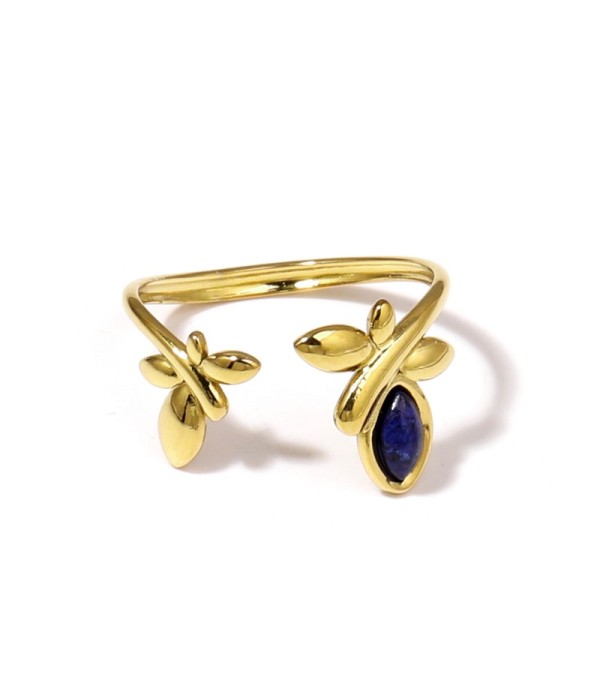 Anillo dorado con diseño de hojas y piedra ovalada