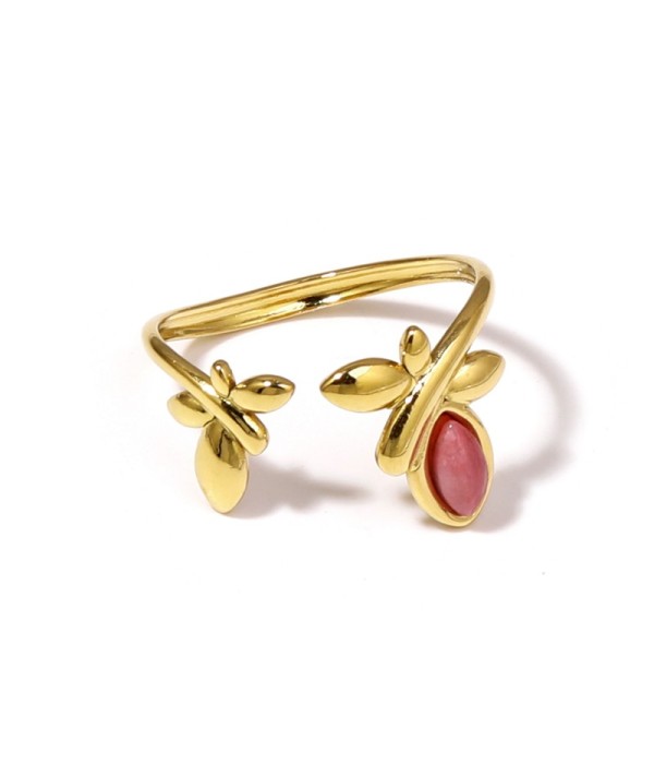 Anillo dorado con diseño de hojas y piedra ovalada