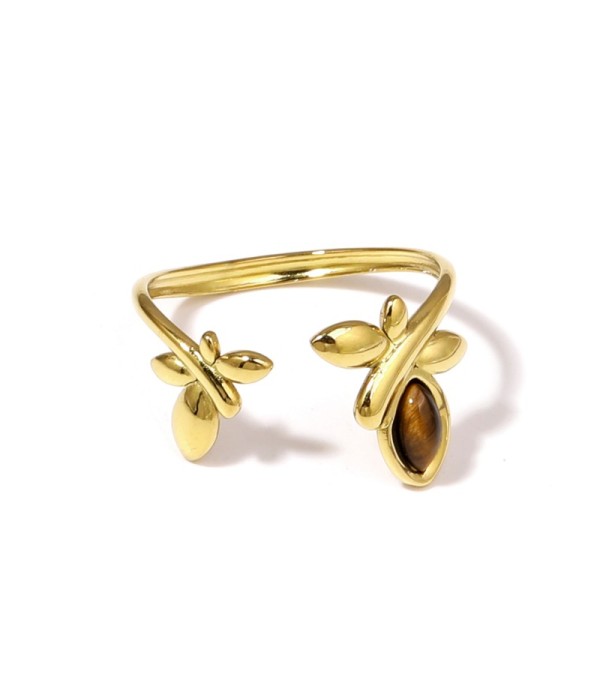 Anillo dorado con diseño de hojas y piedra ovalada