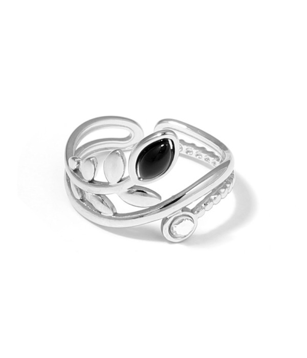 Anillo plateado con diseño de hojas, piedra y circonita