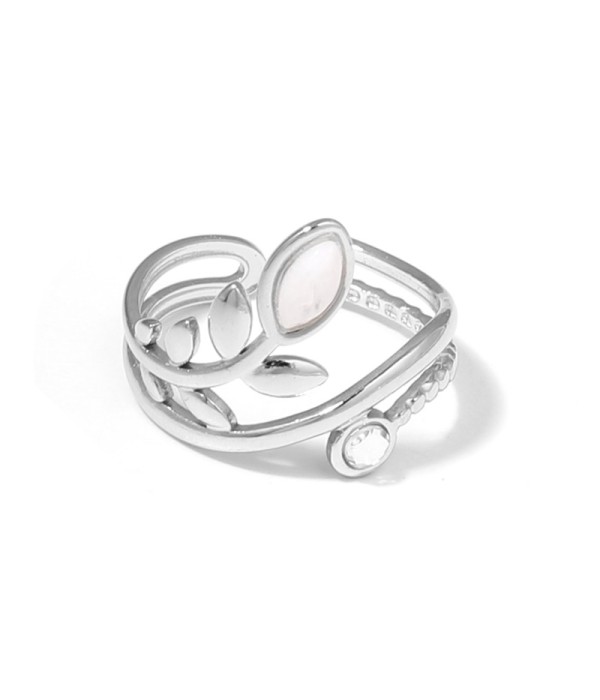 Anillo plateado con diseño de hojas, piedra y circonita