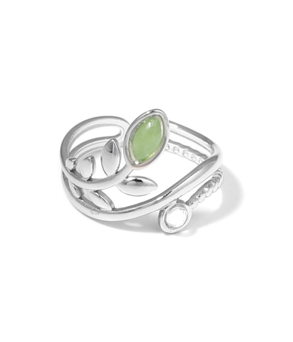 Anillo plateado con diseño de hojas, piedra y circonita