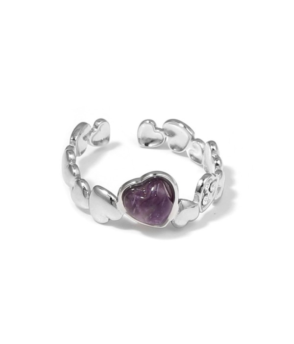 Anillo plateado con diseño de corazones, piedra y circonitas