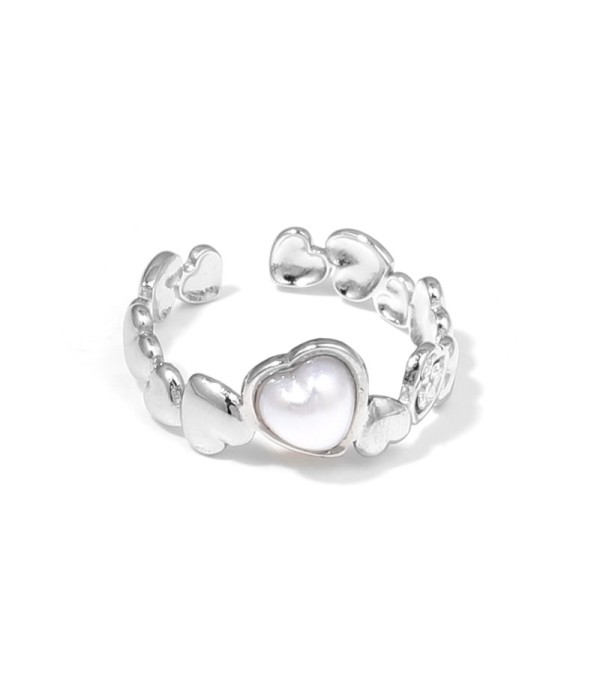 Anillo plateado con diseño de corazones, piedra y circonitas