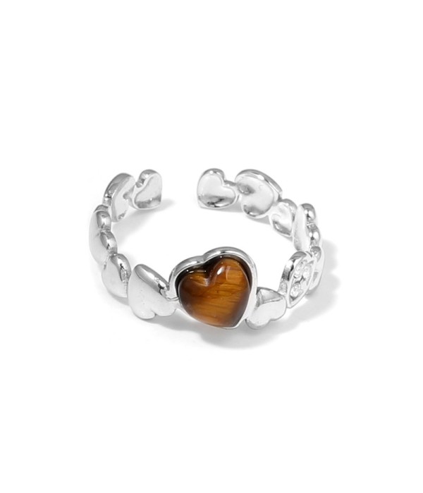 Anillo plateado con diseño de corazones, piedra y circonitas