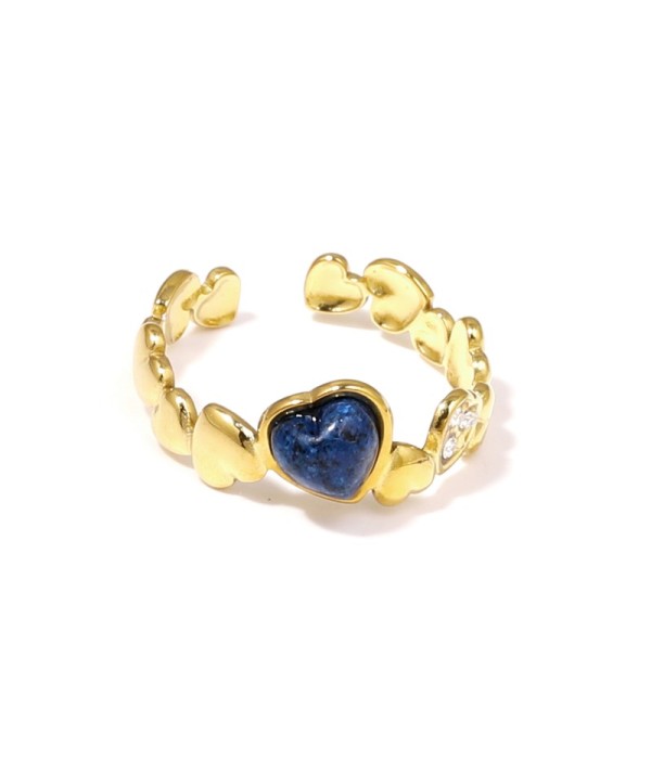 Anillo dorado con diseño de corazones, piedra y circonitas
