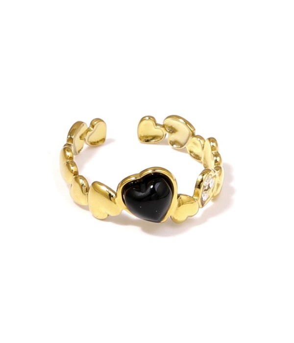 Anillo dorado con diseño de corazones, piedra y circonitas
