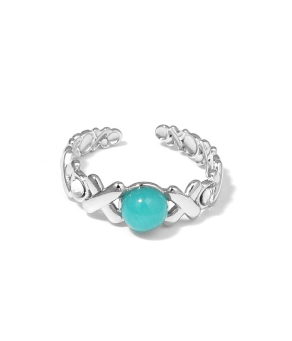 Anillo plateado con diseño de cruces, piedra y...