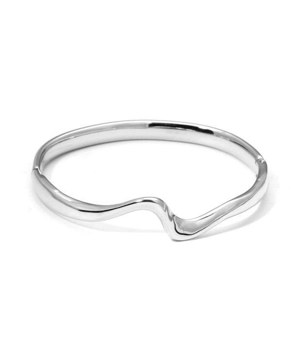 Pulsera rígida plateada tipo manguito