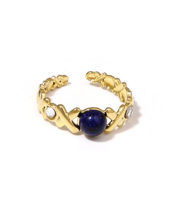 Anillo dorado con diseño de cruces, piedra y circonitas