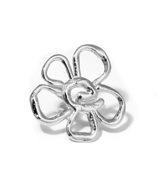 Anillo plateado con diseño de flor