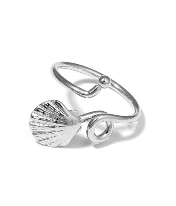Anillo plateado con concha marina