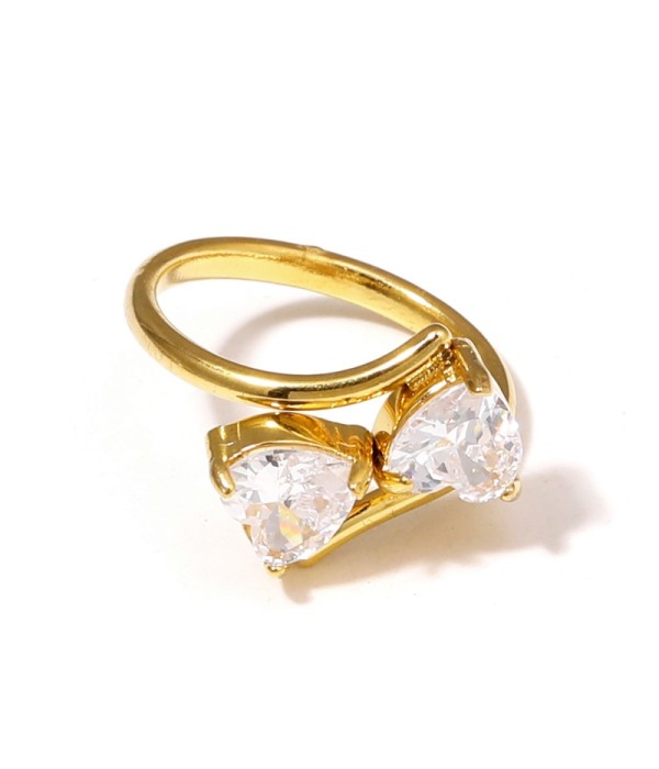 Anillo dorado con dos circonitas en forma de corazón