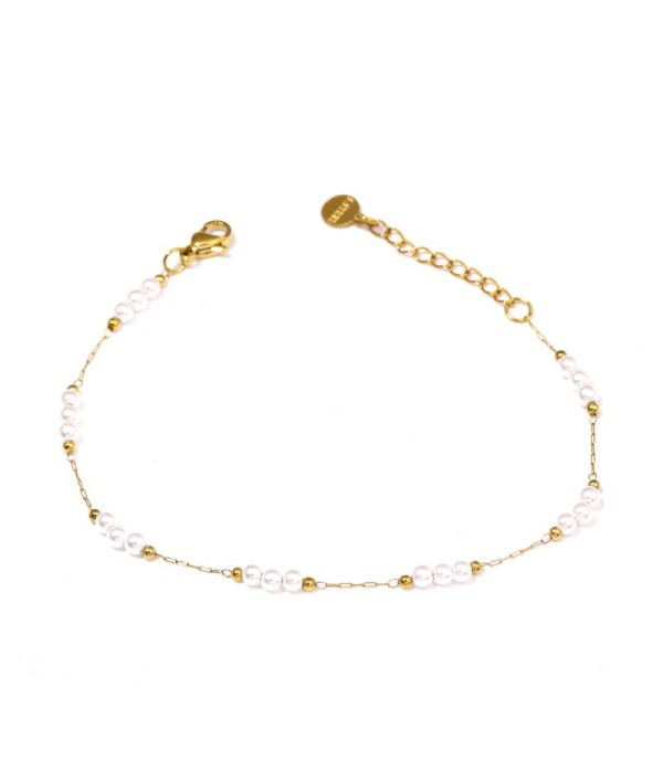Pulsera dorada con perlas y cuentas pequeñas