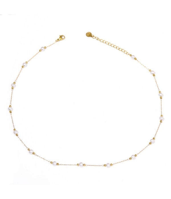 Collar dorado con perlas y cuentas