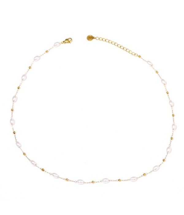 Collar dorado con perlas ovaladas y cuentas