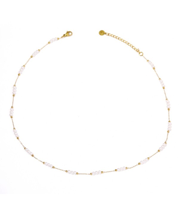 Collar dorado con perlas y cuentas doradas