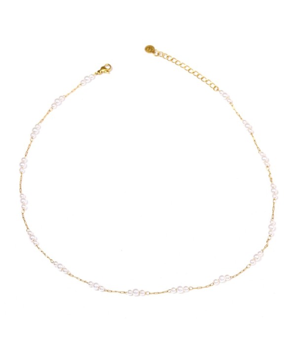 Collar dorado con perlas