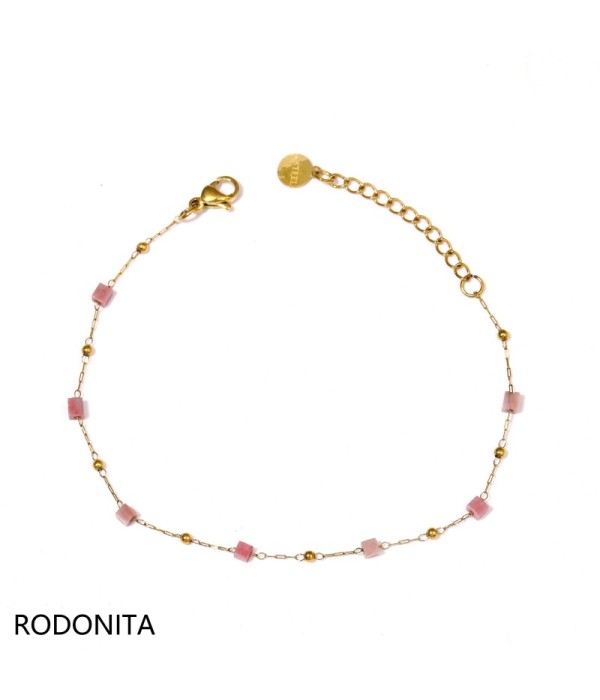 Pulsera dorada con piedras cuadradas y pequeñas cuentas 2