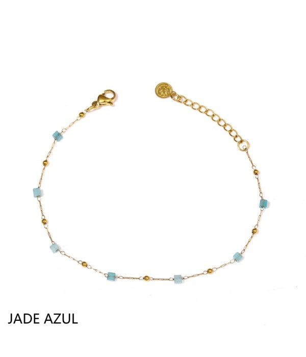 Pulsera dorada con piedras cuadradas y pequeñas cuentas