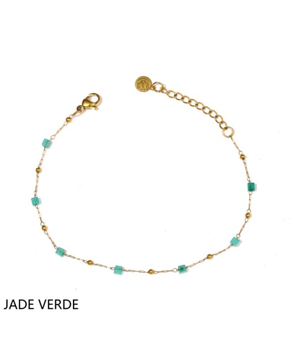 Pulsera dorada con piedras cuadradas y pequeñas cuentas