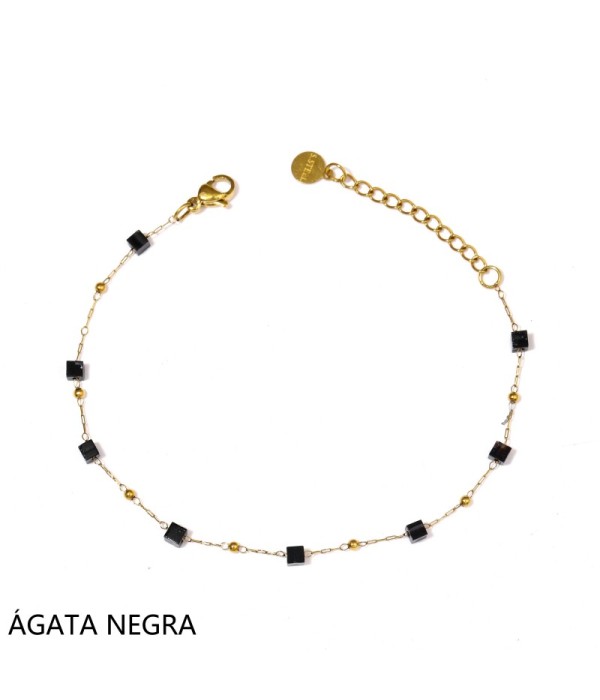 Pulsera dorada con piedras cuadradas y pequeñas...