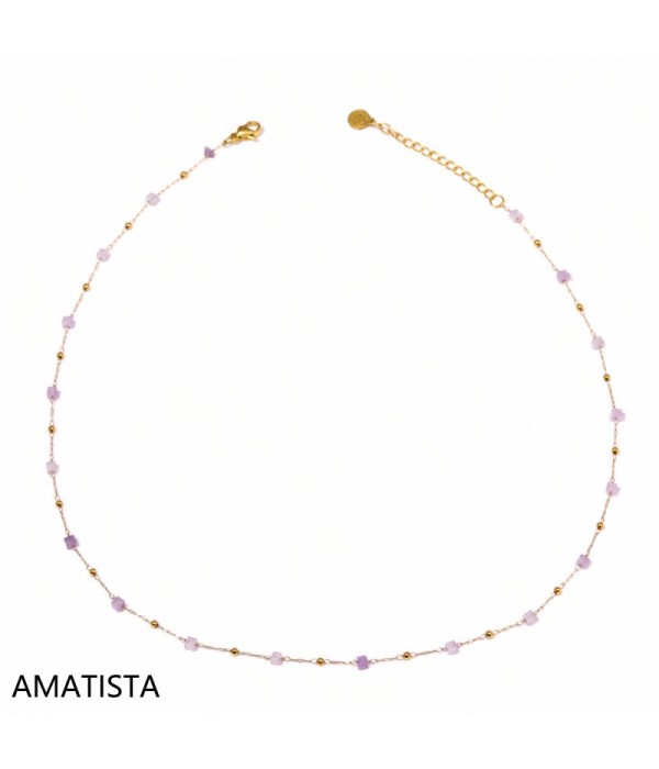 Collar dorado con piedras cuadradas y pequeñas cuentas