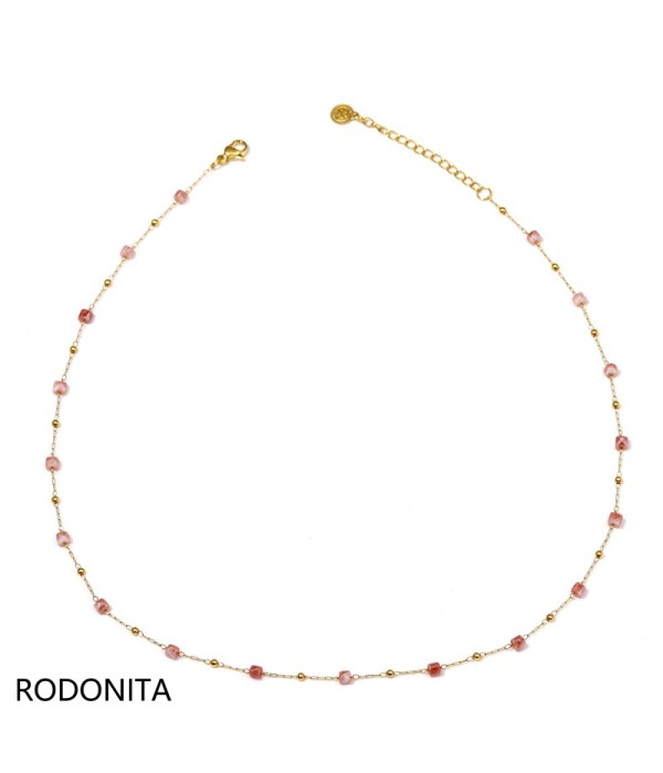 Collar dorado con piedras cuadradas y pequeñas cuentas 2