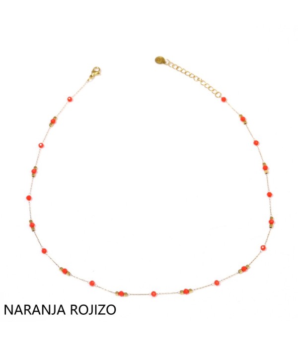 Collar dorado con cuentas cristalinas y cuentas cuadradas