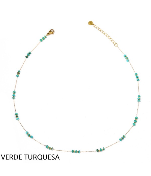 Collar dorado con cuentas planas y pequeñas cuentas