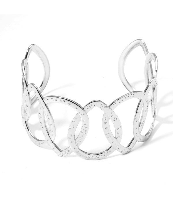 Brazalete plateado calado de gotas de agua