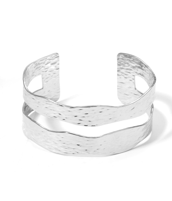 Brazalete plateado de dos bandas martilladas