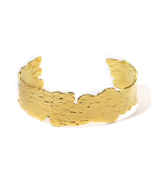 Brazalete dorada abierta martillada con borde irregular