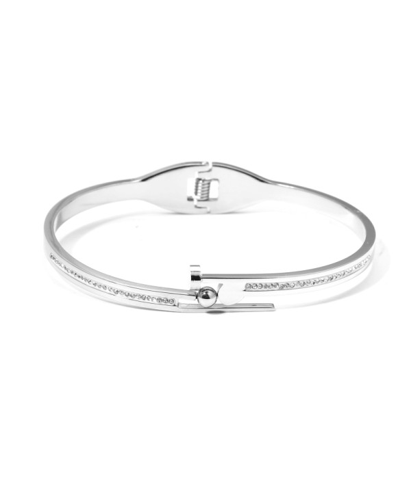 Pulsera rígida plateada con bandas alternadas detalladas...