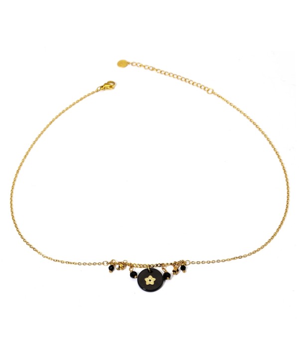 Collares dorados con colgantes círculos de...