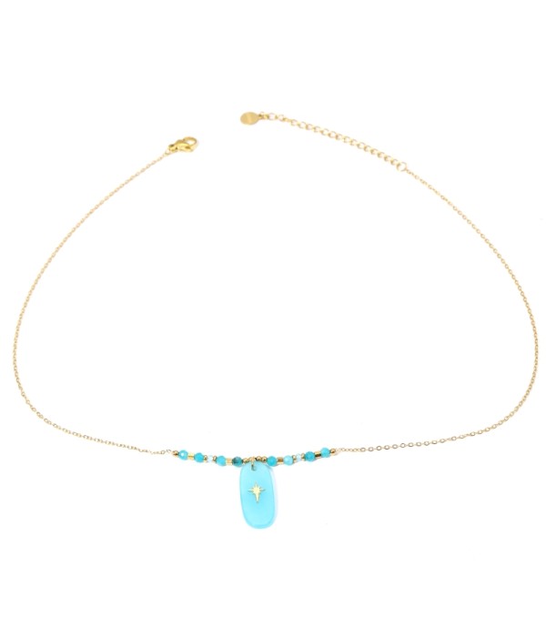 Collares dorados con colgantes rectángulos redondeados de diferentes colores