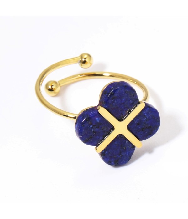 Anillos dorados con trébol de cuatro hojas multicolores