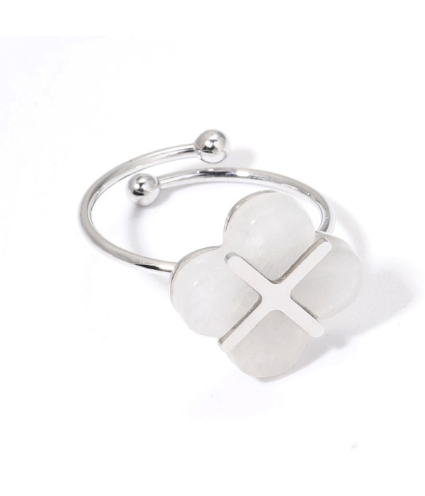 Anillos plateados con trébol de cuatro hojas multicolores