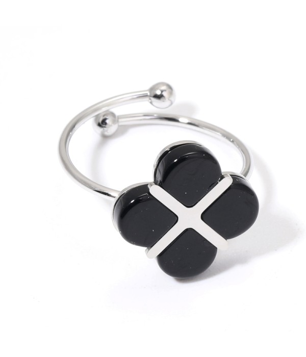 Anillos plateados con trébol de cuatro hojas multicolores