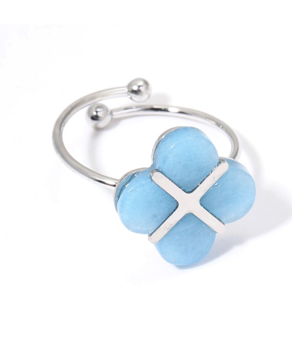 Anillos plateados con trébol de cuatro hojas multicolores