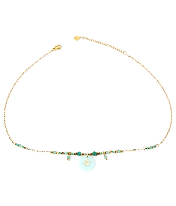 Collares dorados con colgantes círculos de diferentes colores