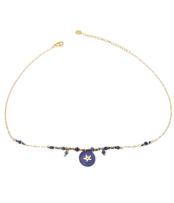 Collares dorados con colgantes círculos de diferentes colores