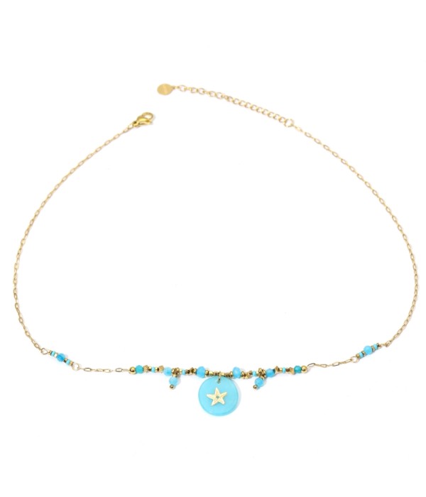 Collares dorados con colgantes círculos de diferentes colores