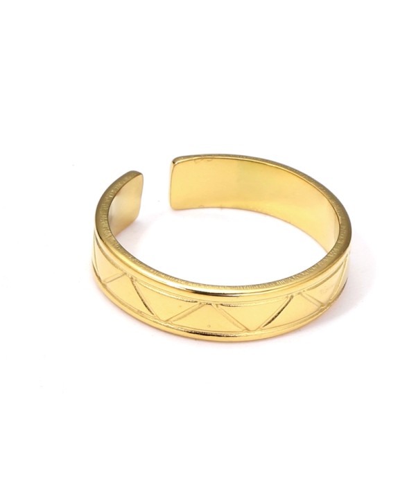 Anillo dorado  con padrón geométrico
