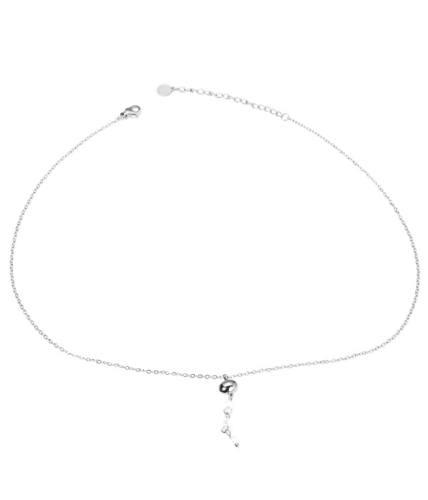 Collar plateado con colgante de cuentas