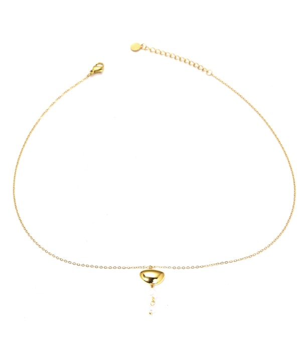 Collar dorado con colgante de cuentas