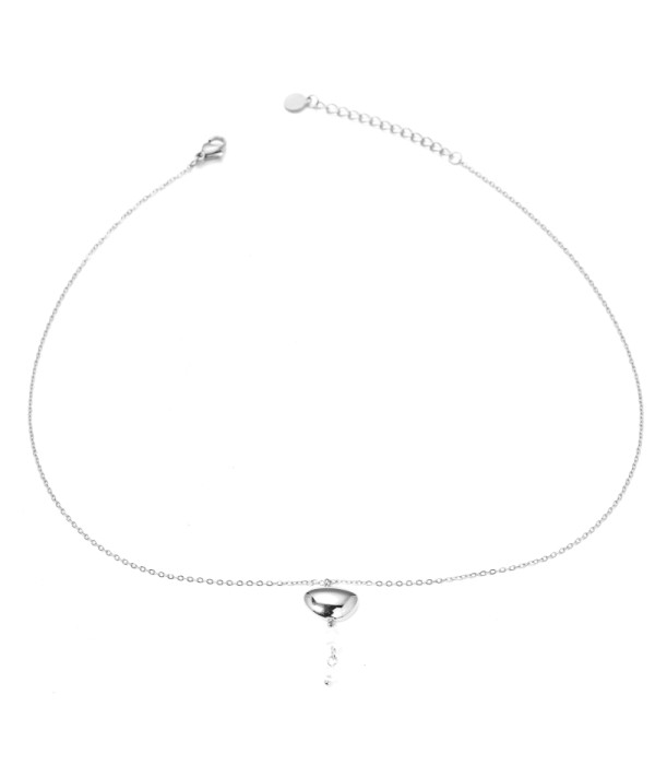 Collar plateado con colgante de cuentas